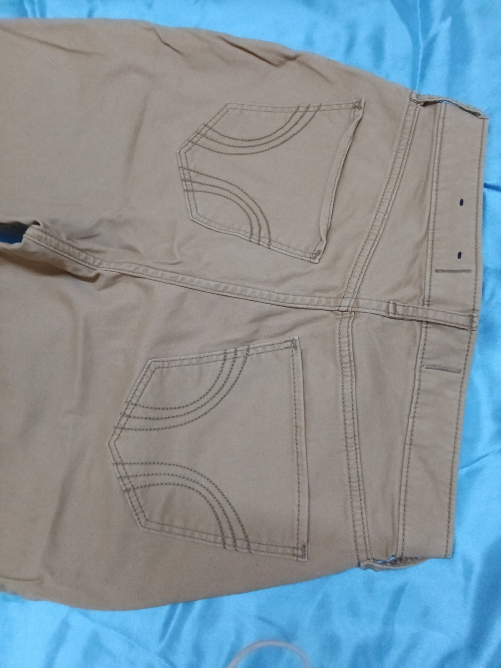 Hollister Curvy High-Rise Super Skinny pants in a khaki or tan color - Picture 5 of 11